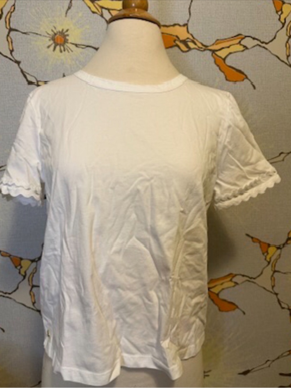 Lilly Pulitzer White Tee with knit Texture and ruffled short sleeves size S